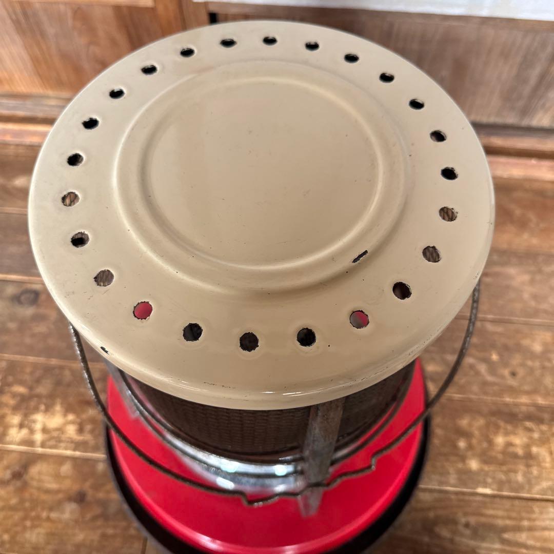 昭和レトロ　古いストーブ　円形　赤×ベージュ　旧家　山小屋　養蚕　暖房に