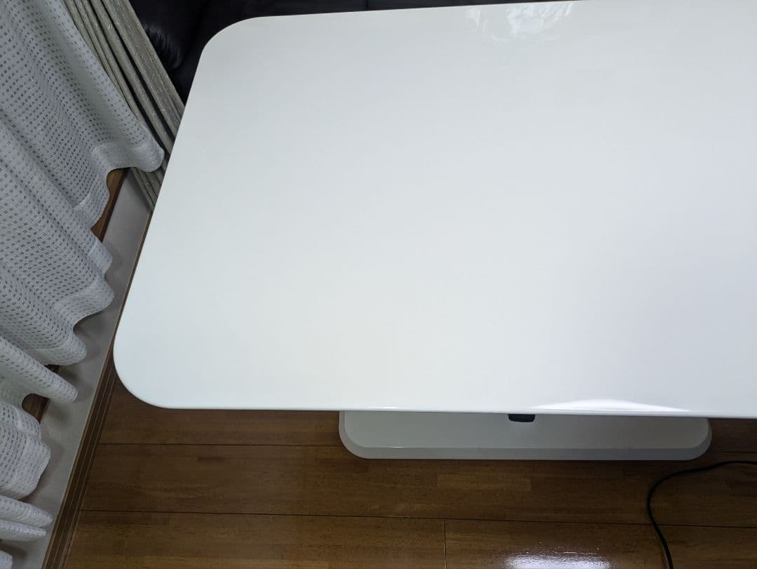 ニトリ！高さ調整可能なホワイトダイニングテーブル鏡面