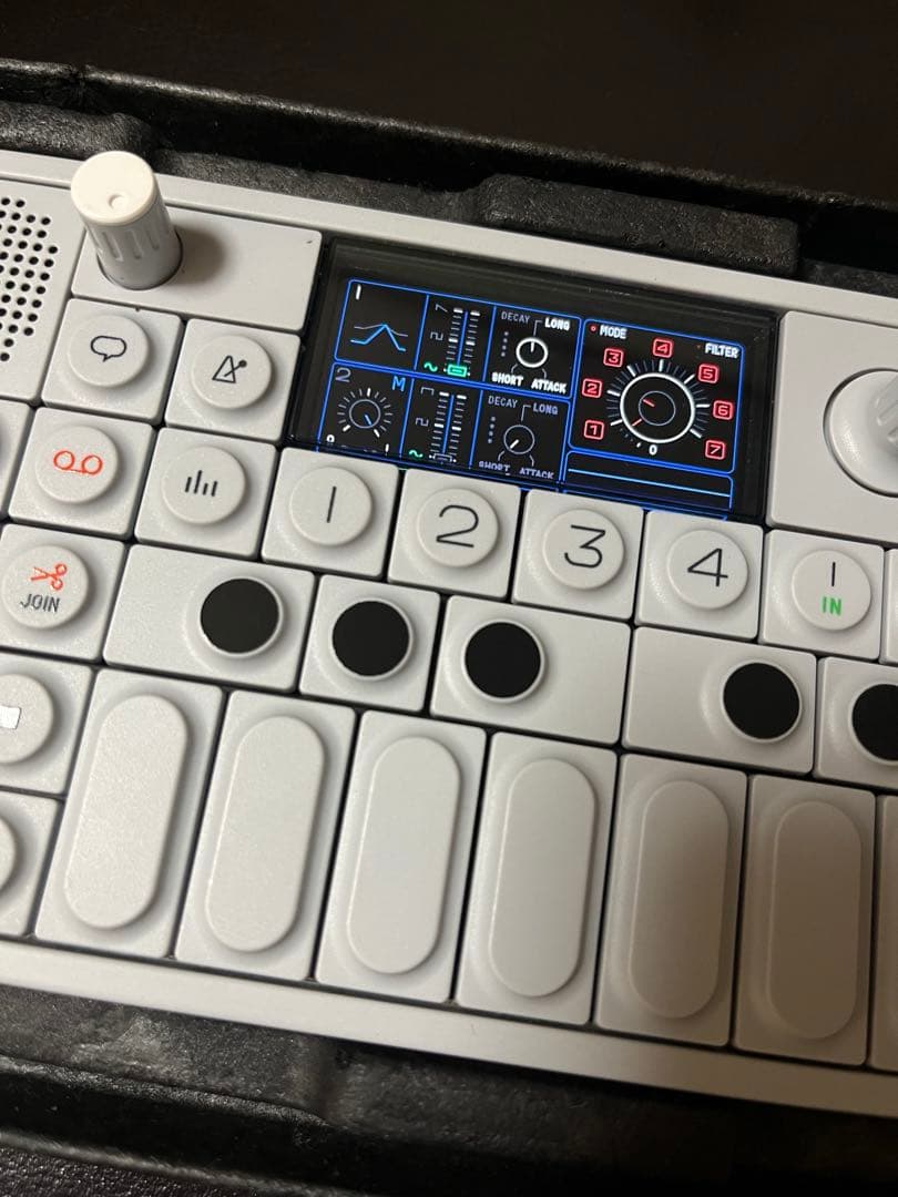 鍵盤楽器 Teenage Engineering OP-1