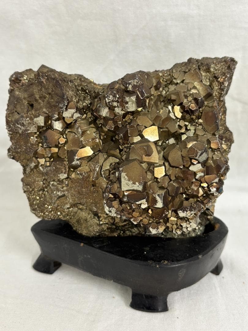 パイライト 黄鉄鉱 約１４５７ｇ 鉱石 置物　原石