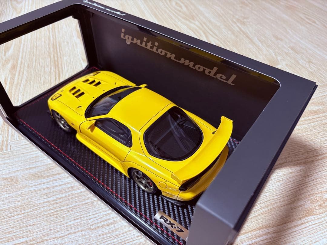 Mazda RX-7 イエロー 1/18 スケール　ignition model