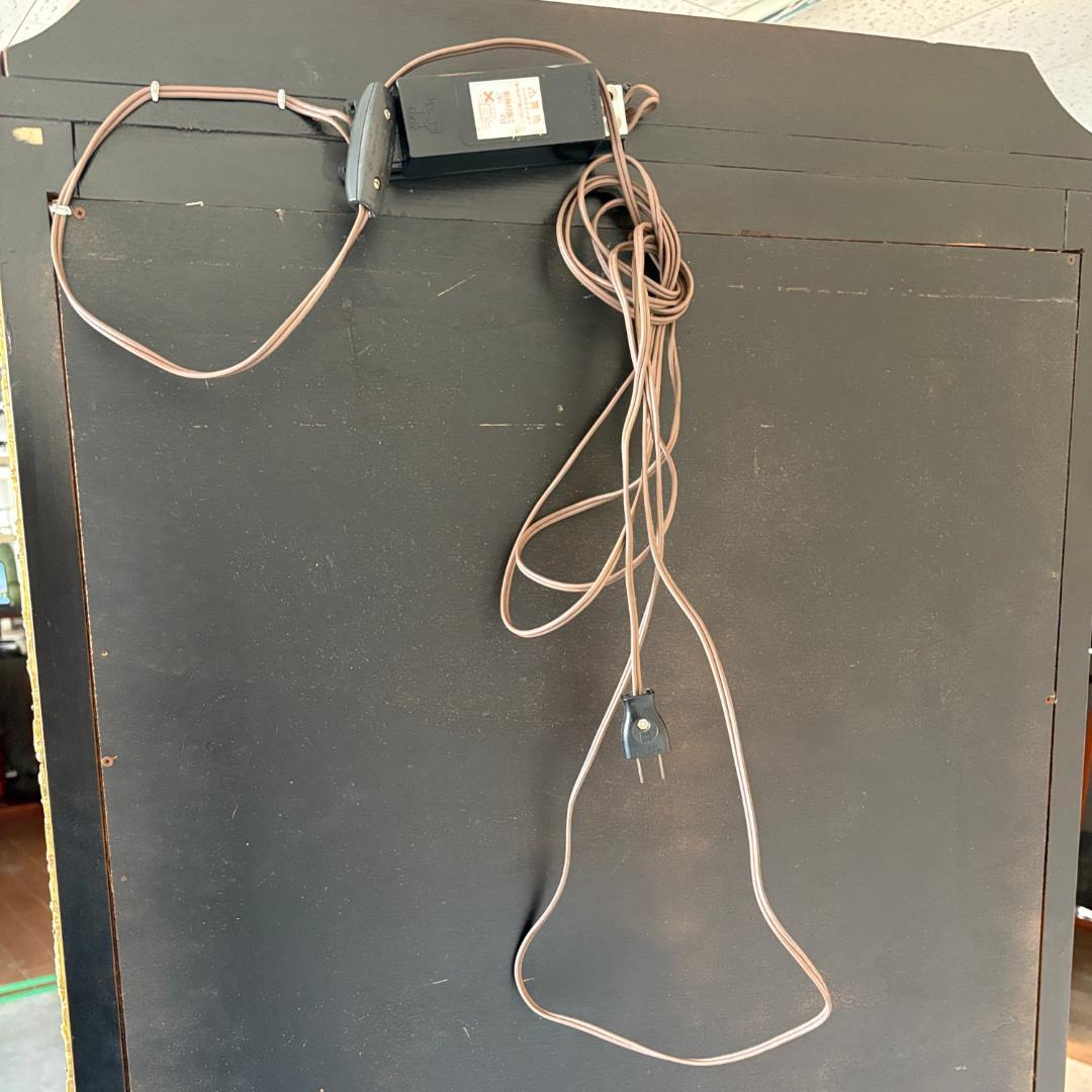 ロココ調 キングウッドキャビネット サーペンタイン×オルモル装飾