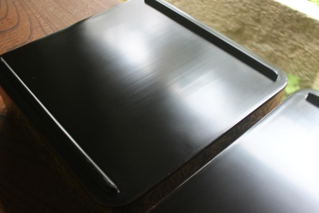 極小保管キズ有！端正な内朱黒漆に優美な菊沈金の映える輪島塗二段重（検重箱お重重箱