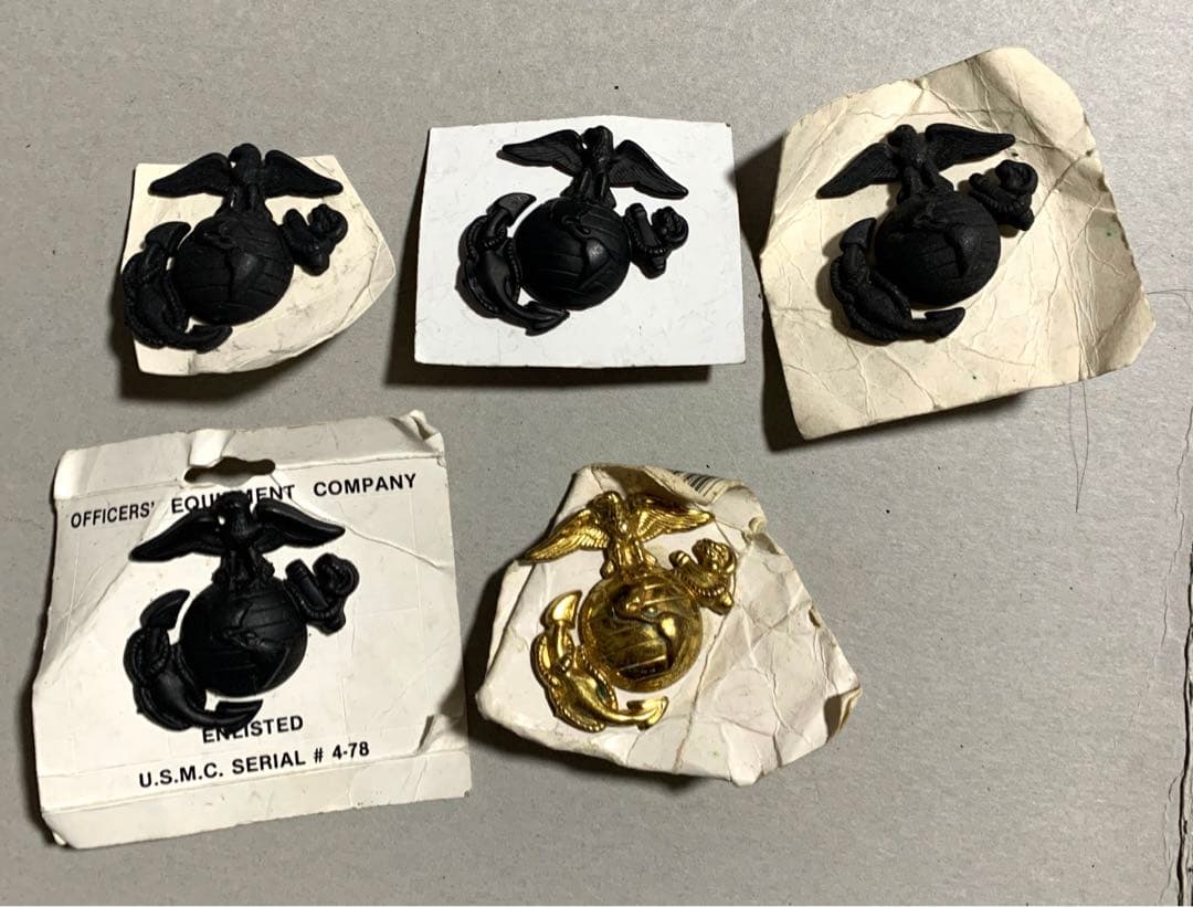 アンティークUSMCビンテージアメリカ海兵隊NAVY 帽章襟章バッチ帽章34個