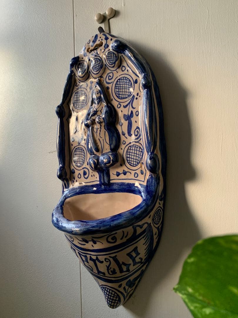 グランピエ　ビンテージスペイン陶器の聖水入れ壁掛け！大胆な筆使いが魅力！