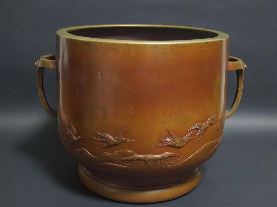 宣徳銅 金工細工浮き彫り『千鳥水模様』 火鉢 香炉 煎茶瓶掛 重さ3.9ｋg