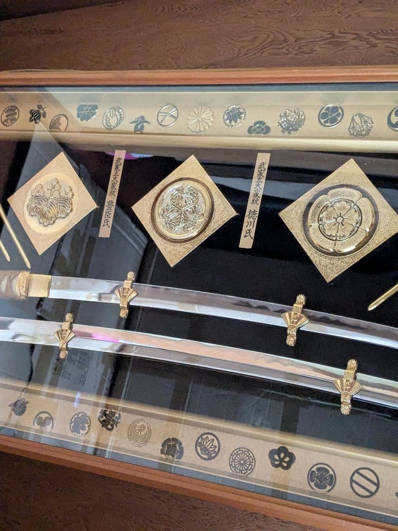 織田・豊臣・徳川　武家三大家紋　模造刀 レプリカ 額入り 松庵