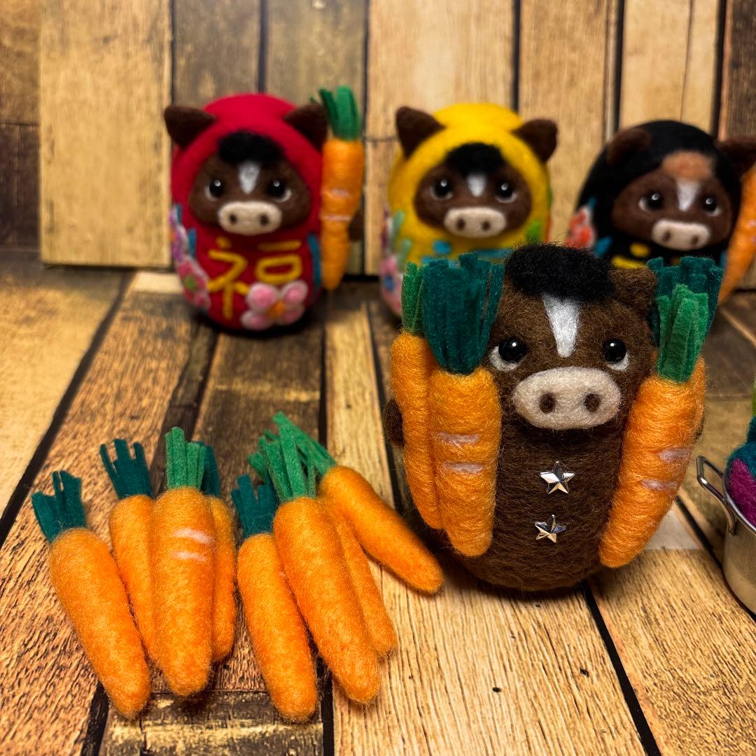 Milky☆ページ【羊毛フェルト・アクレーヌ】縁起物/午年/干支だるま