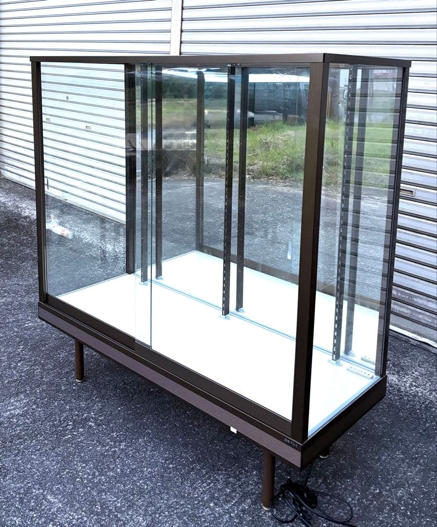 【美品】珍しいブラウン枠・ガラスショーケース・中にコンセントあり！棚板3枚！