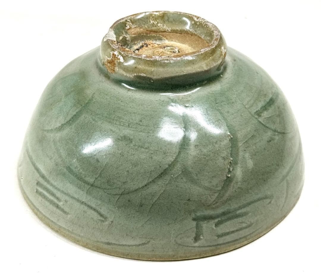 宋時代 龍泉窯青磁刻花茶碗 箱付 時代品 伝世品焼物 歴史唐物 WWTT185