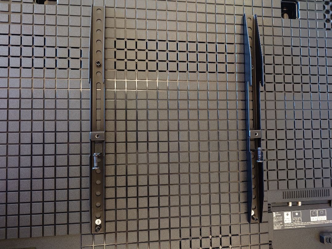 【使用短】テレビ台　壁寄せ 突っ張り首振り 65インチ対応 棚板付き つっぱり