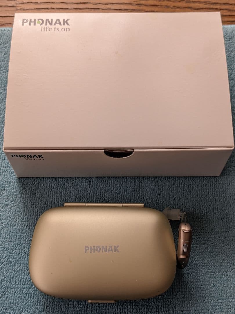 集音器　補聴器 耳掛け型 　ケース　イヤホン予備　電池付き