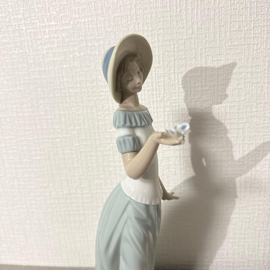 【美品】Nao リヤドロ 蝶と戯れてGirl Holding Butterfly