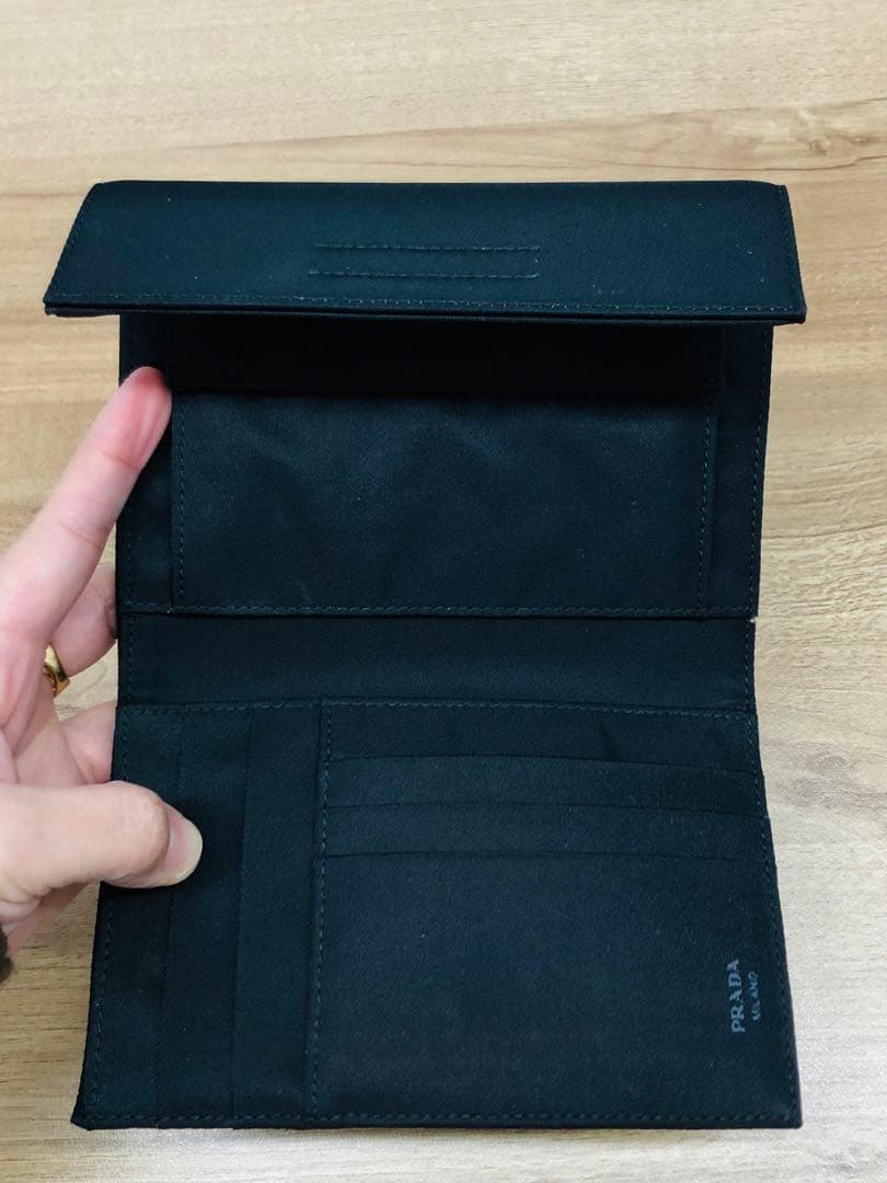 新品！ PRADA 3つ折り財布 ブラック