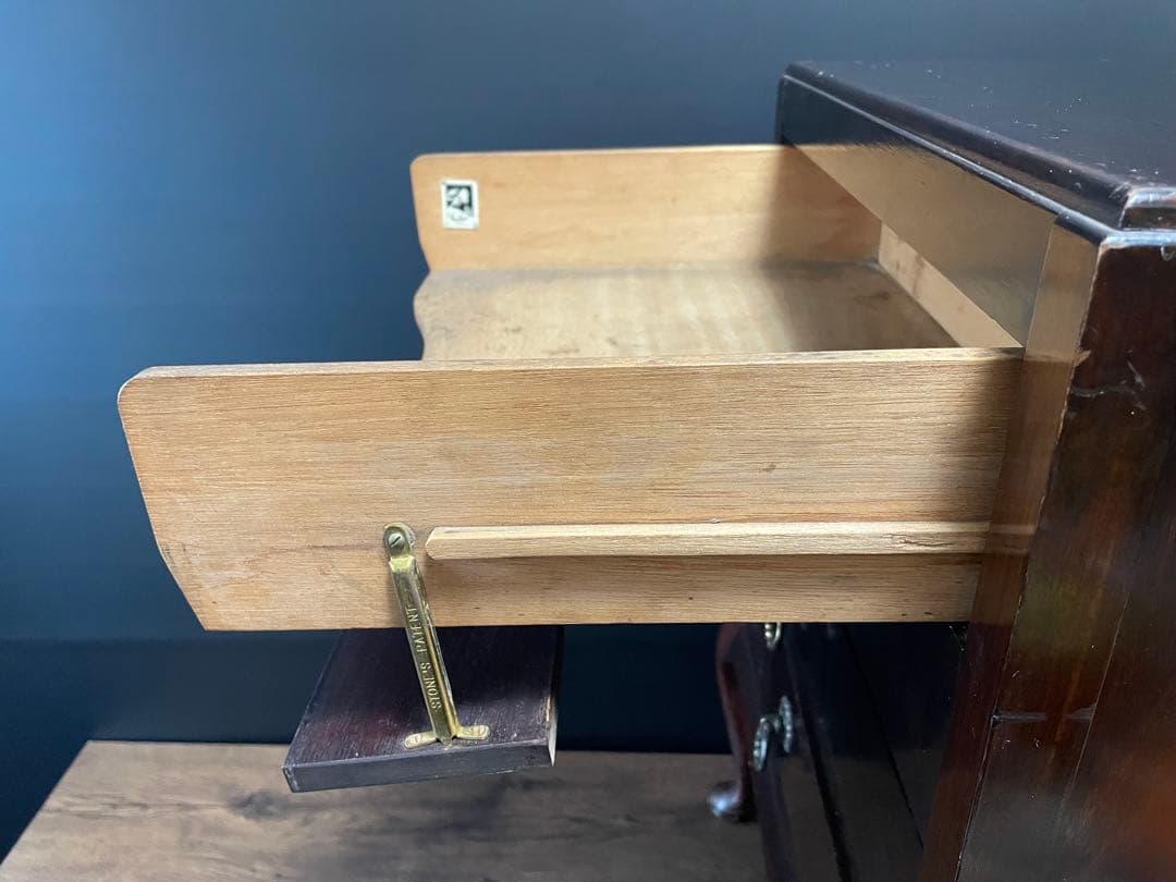 英国アンティーク　Fyne Ladye music cabinet オーク材