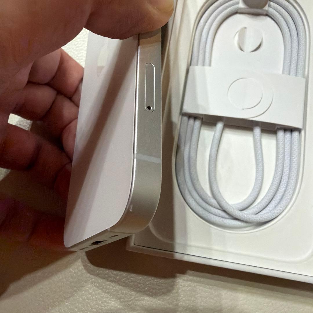 Apple iPhone16e 256GB 本体 ホワイト 充電ケーブル付き