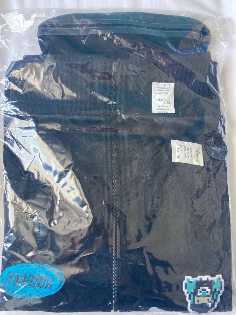 Ado ファッショナブル「よだか」トラックジャケット 大(XL) 缶バッジ付