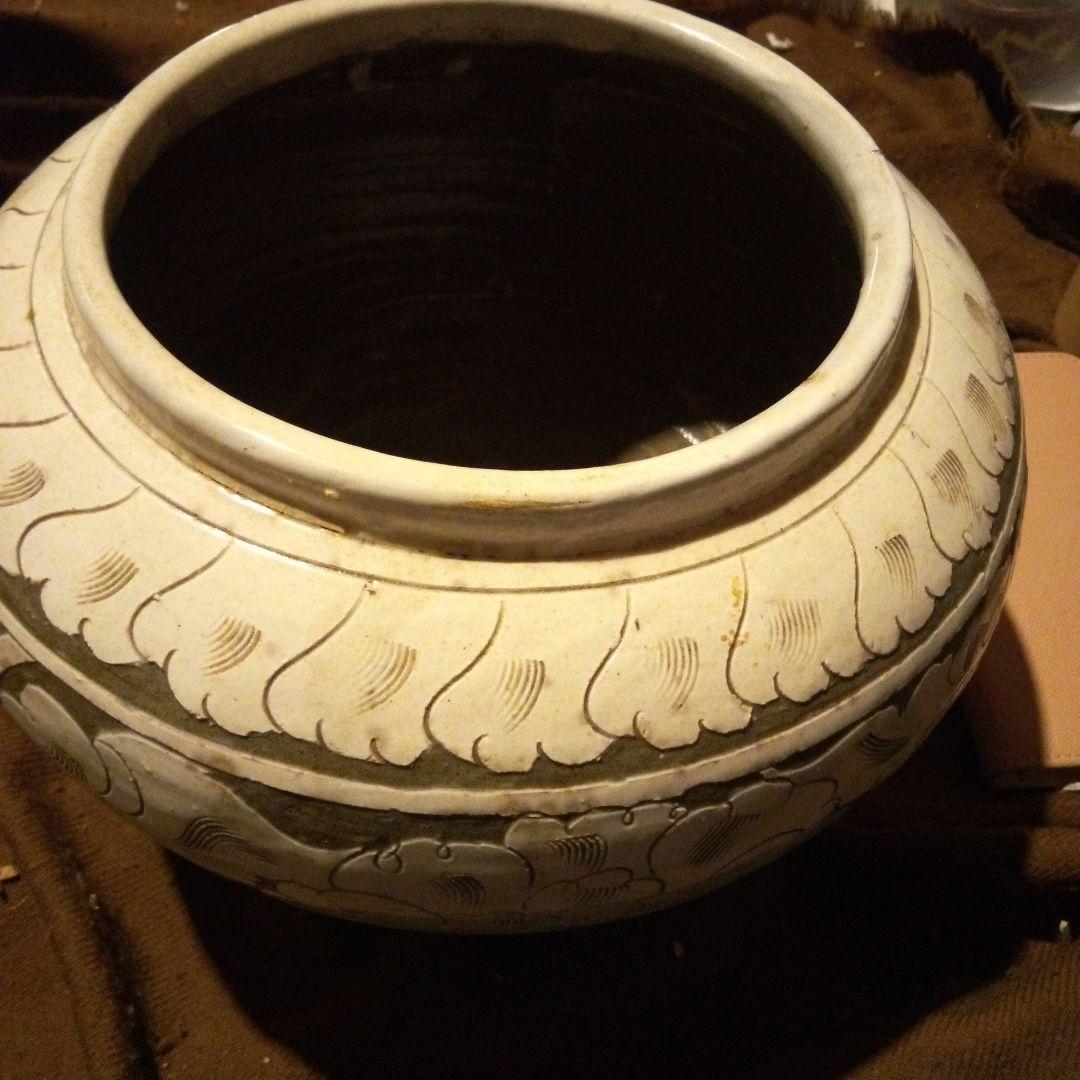 中国陶磁器　磁州窯　浮き彫り壺