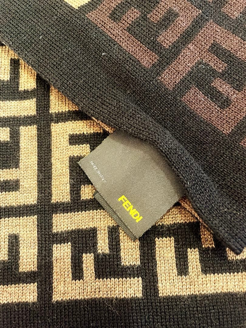 FENDIリバーシブル　ユニセックス　マフラーストール