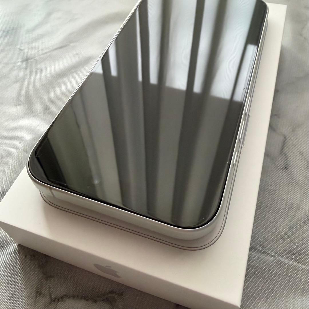 【美品】Apple iPhone 16 128GB ホワイト