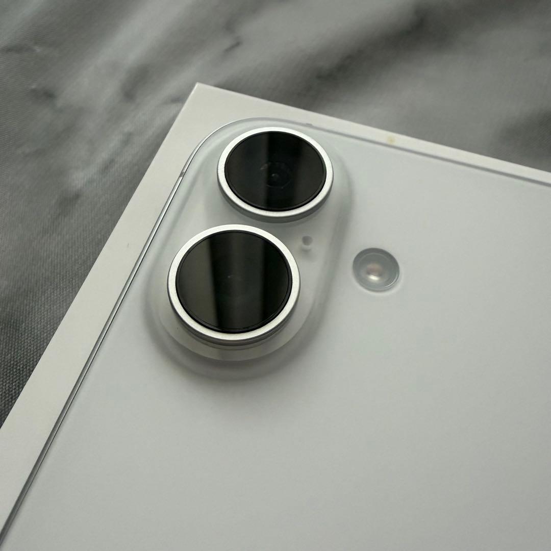 【美品】Apple iPhone 16 128GB ホワイト