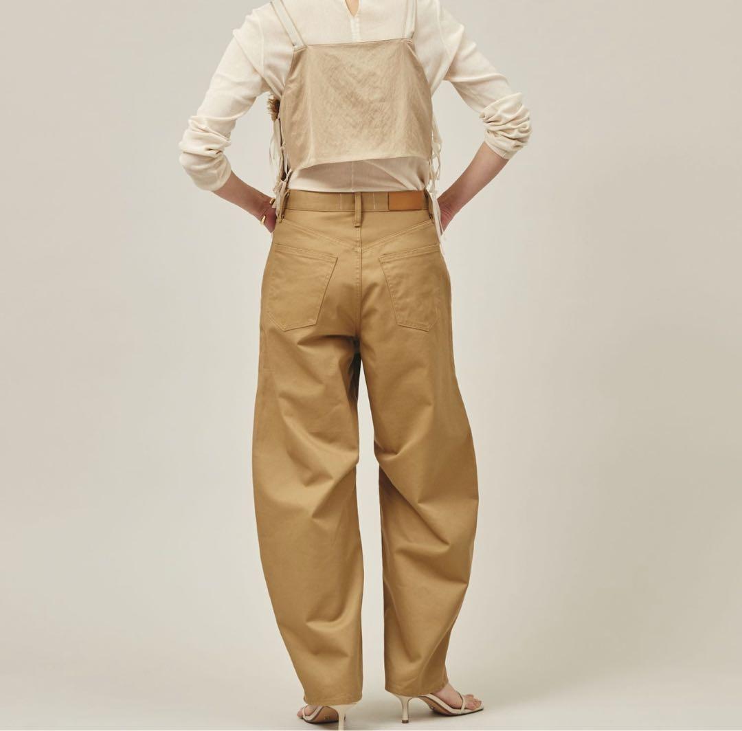 新品未使用 Curensology カレンソロジー チノカーヴィーパンツ 40