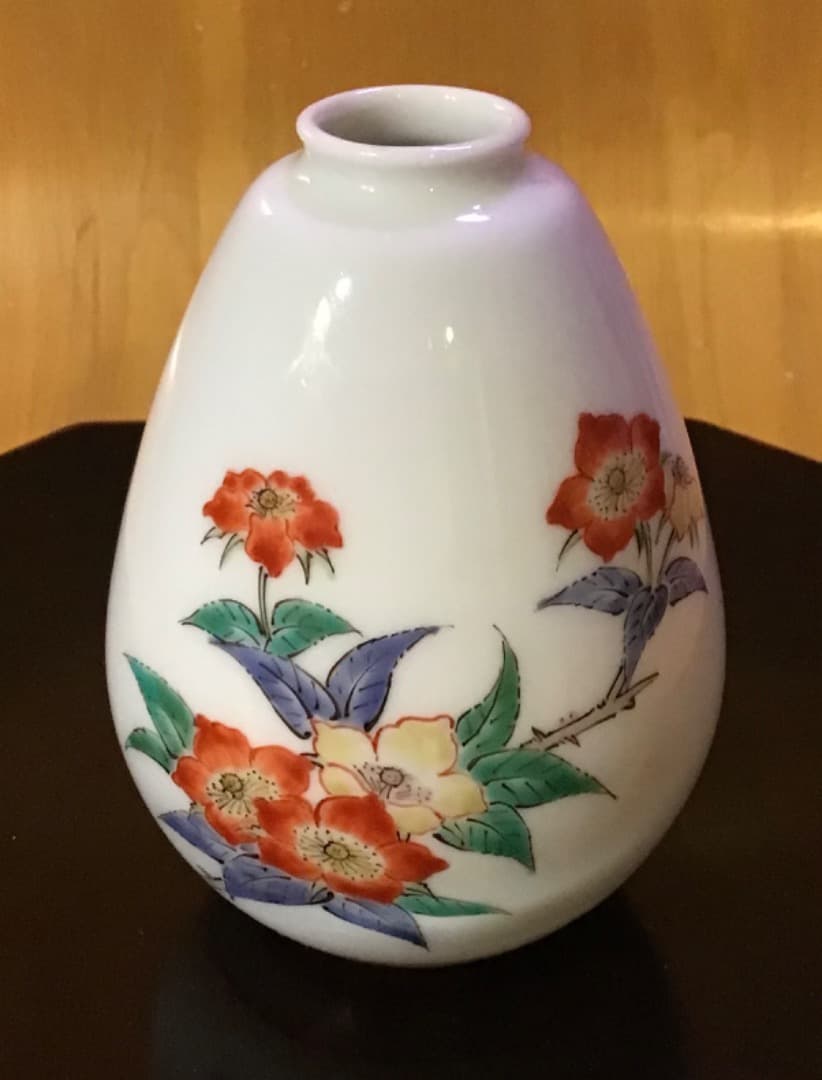 十四代 酒井田柿右衛門作 錦　山つつじ文 一輪生 花瓶