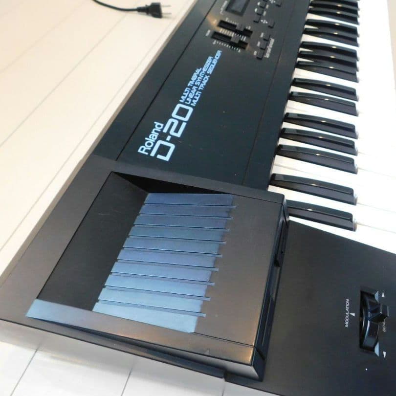 Roland ローランドD-20 シンセサイザー ハードケース付