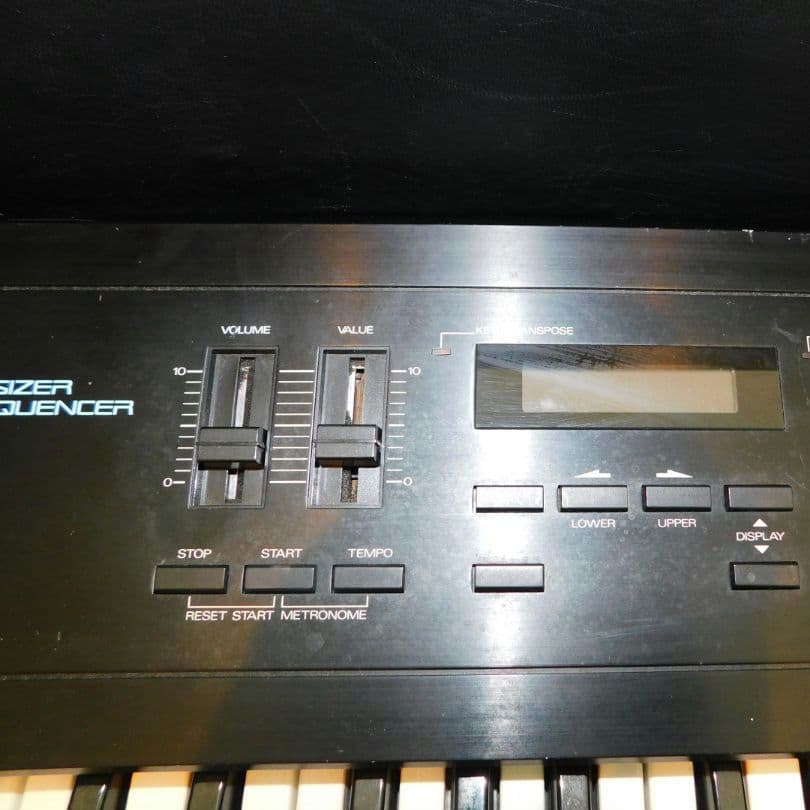 Roland ローランドD-20 シンセサイザー ハードケース付
