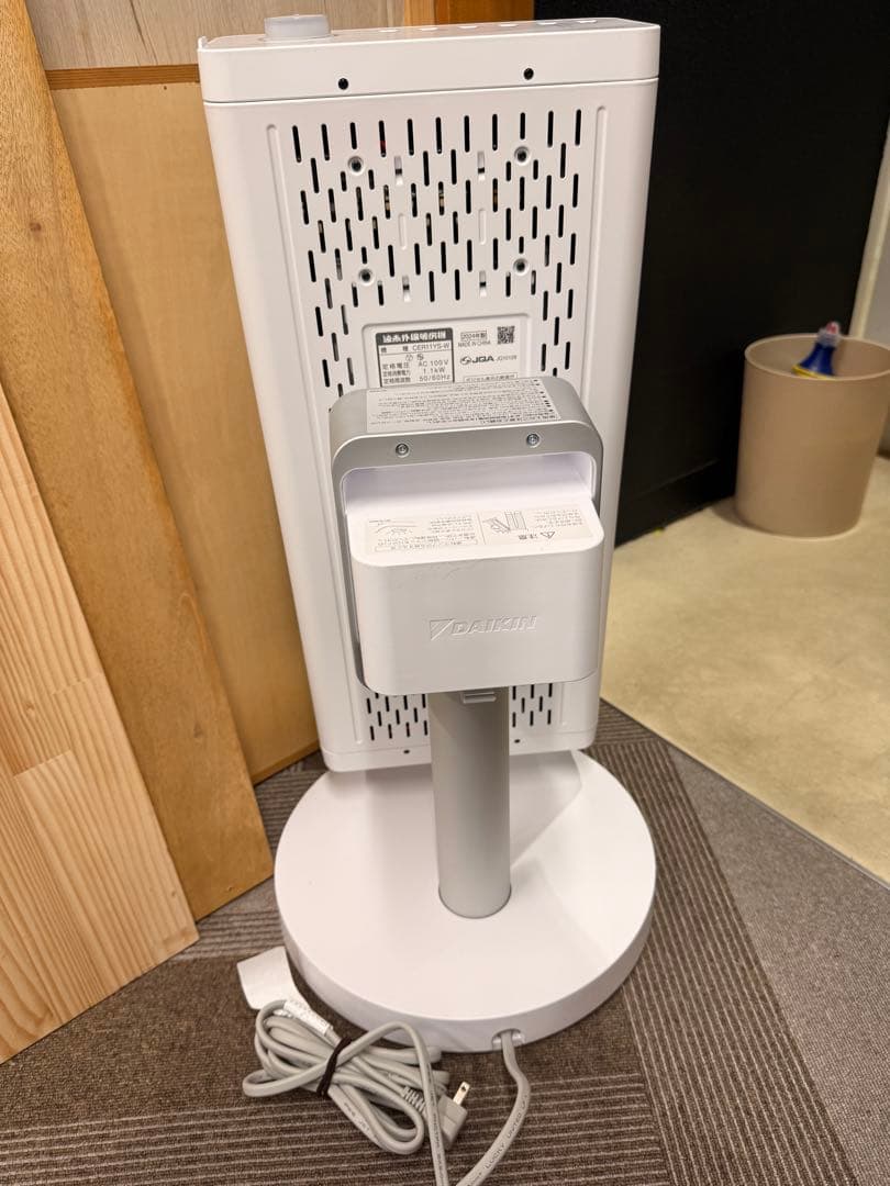 ダイキン セラムヒート CER11YS-W 人感センサー首振り機能付き