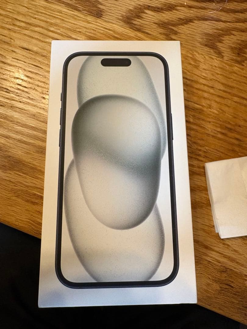 Apple iPhone 15 ブラック 本体　SIMロックなし