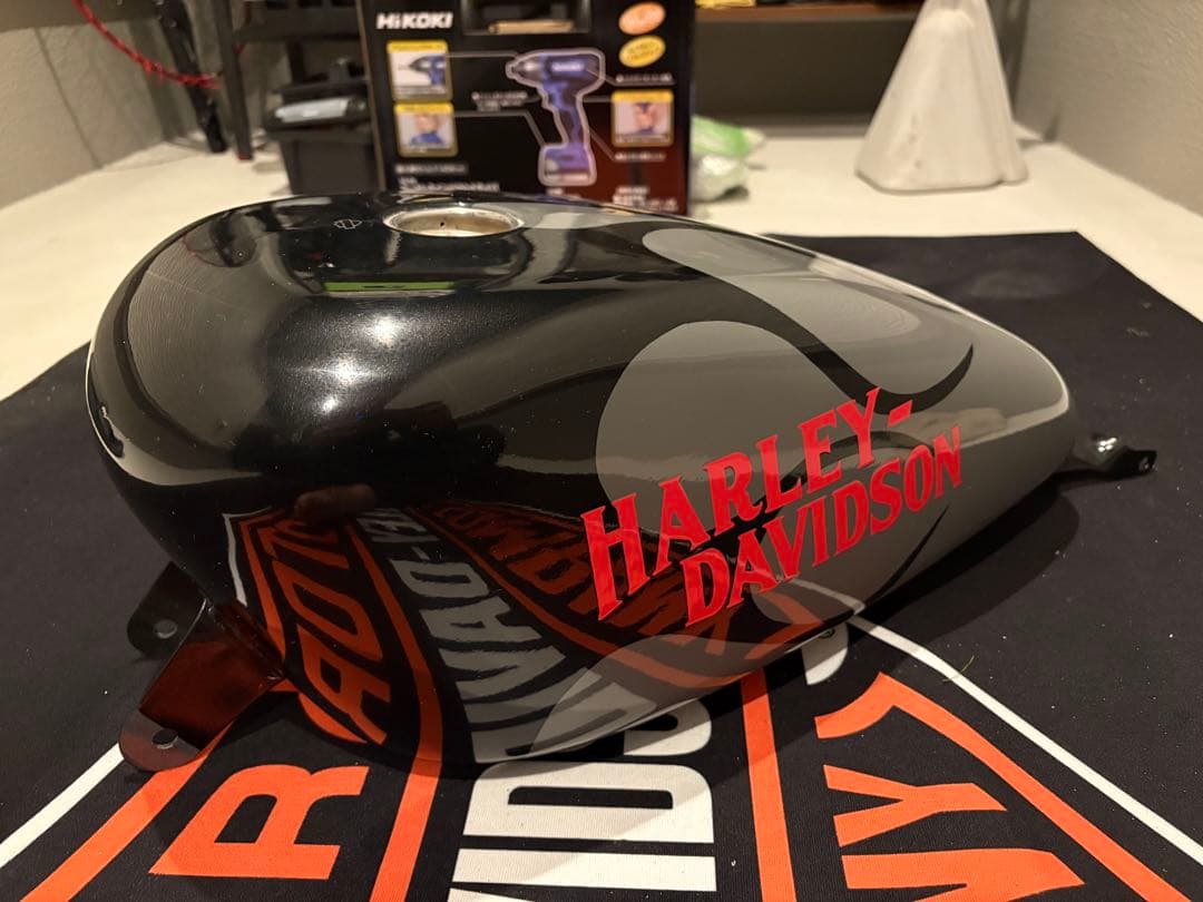 HARLEY-DAVIDSON タンク グレー フレイムデザイン　スポーツスター