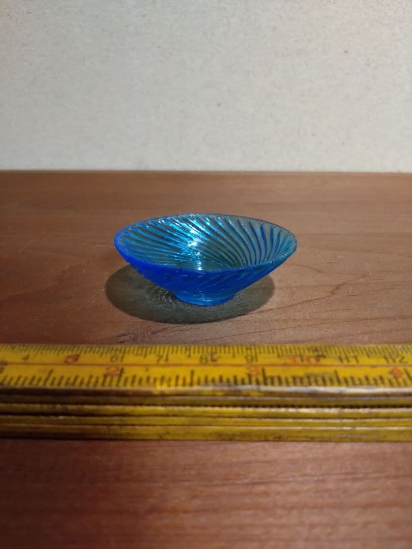 明治青ガラス 斜め捻じ紋 盃 猪口