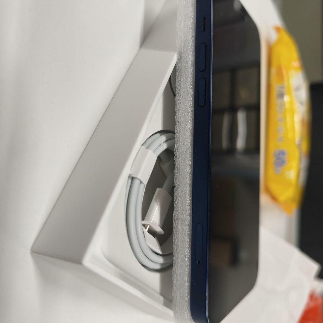 Apple iPhone 12 ブルー