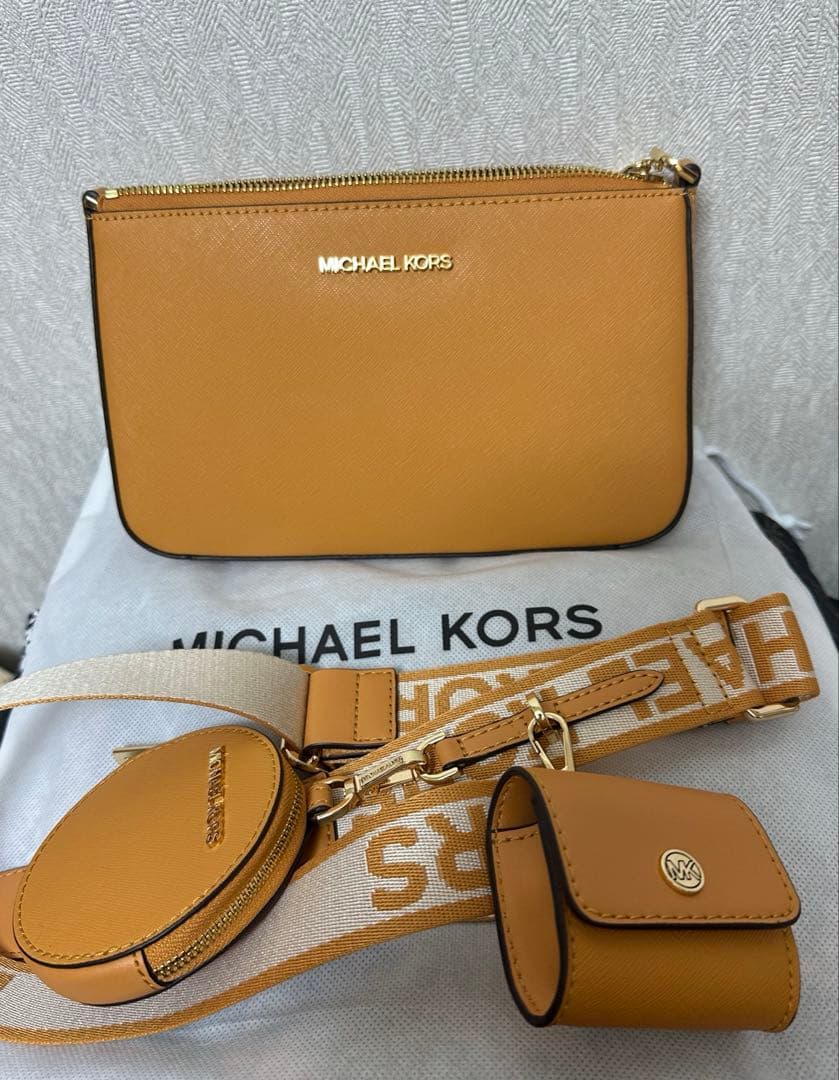 y*e様 新品未使用　マイケルコース　クロスボディ