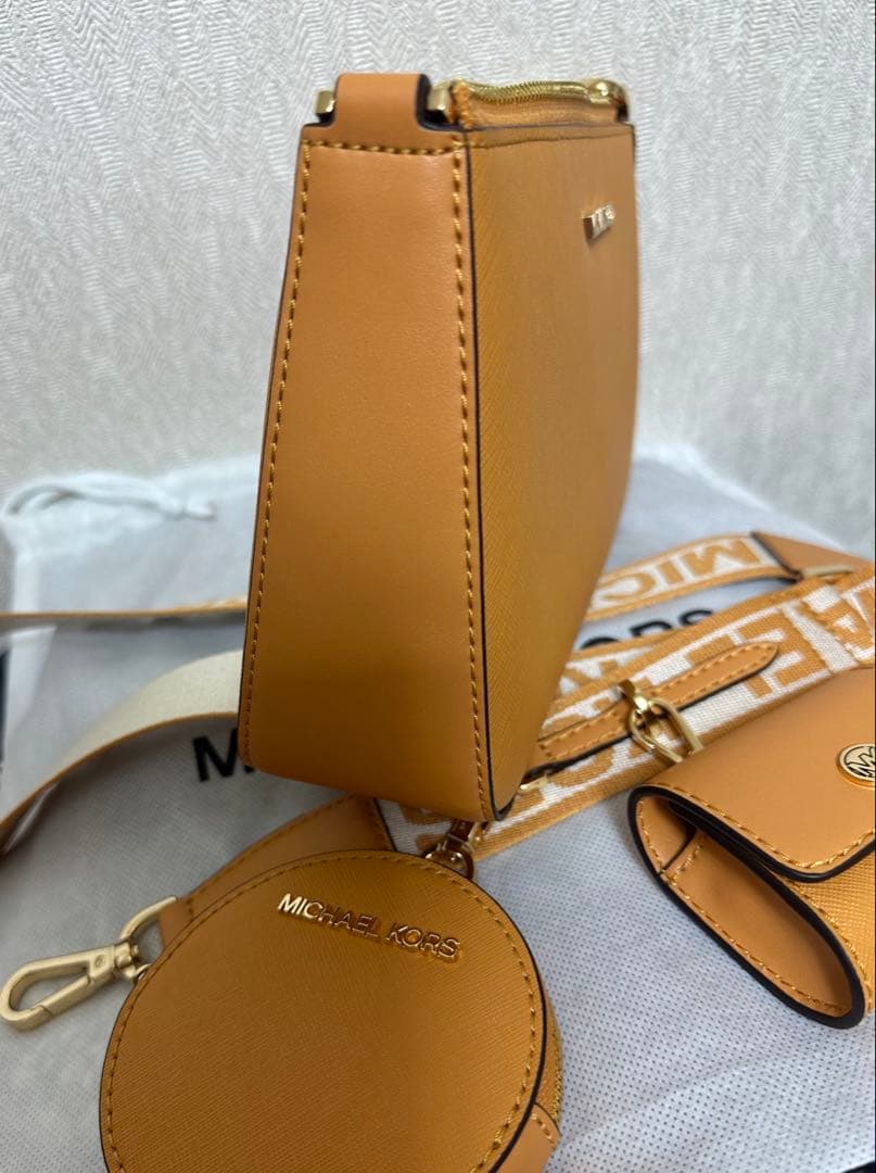 y*e様 新品未使用　マイケルコース　クロスボディ