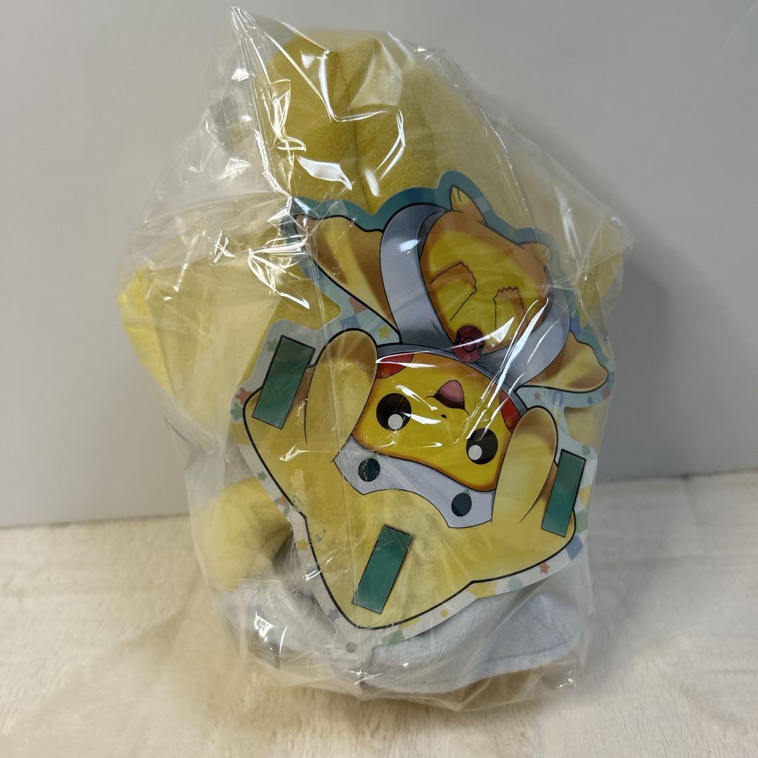 【タグ付き】新品 ポンチョを着たピカチュウ　ジラーチ　ぬいぐるみ