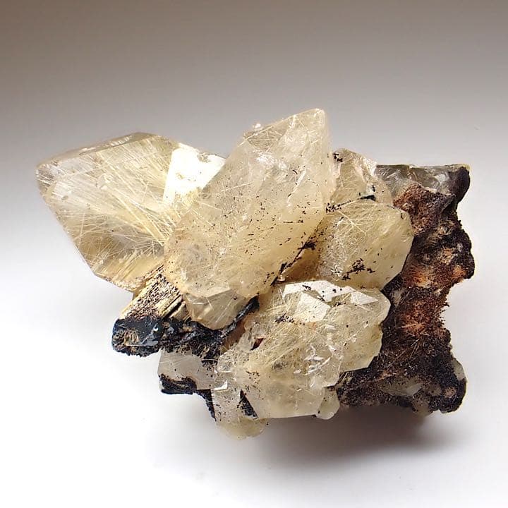 【ブラジル産】ルチルオンヘマタイトインクォーツ