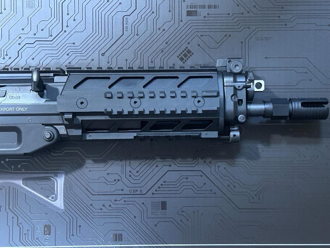 東京マルイ SG 553 プラス　電動ガン　【新品純正バッテリー付き】