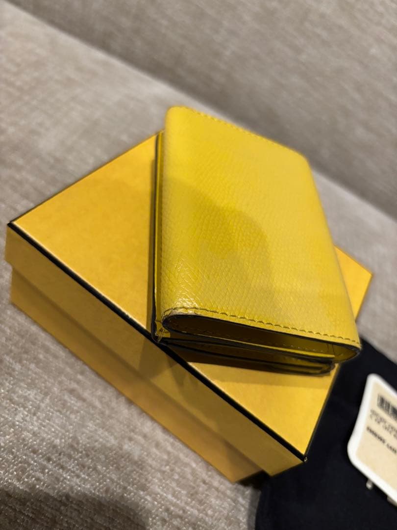 お年玉SALE⭐︎FENDI ミニウォレット 三つ折り財布 イエロー/ブラウン