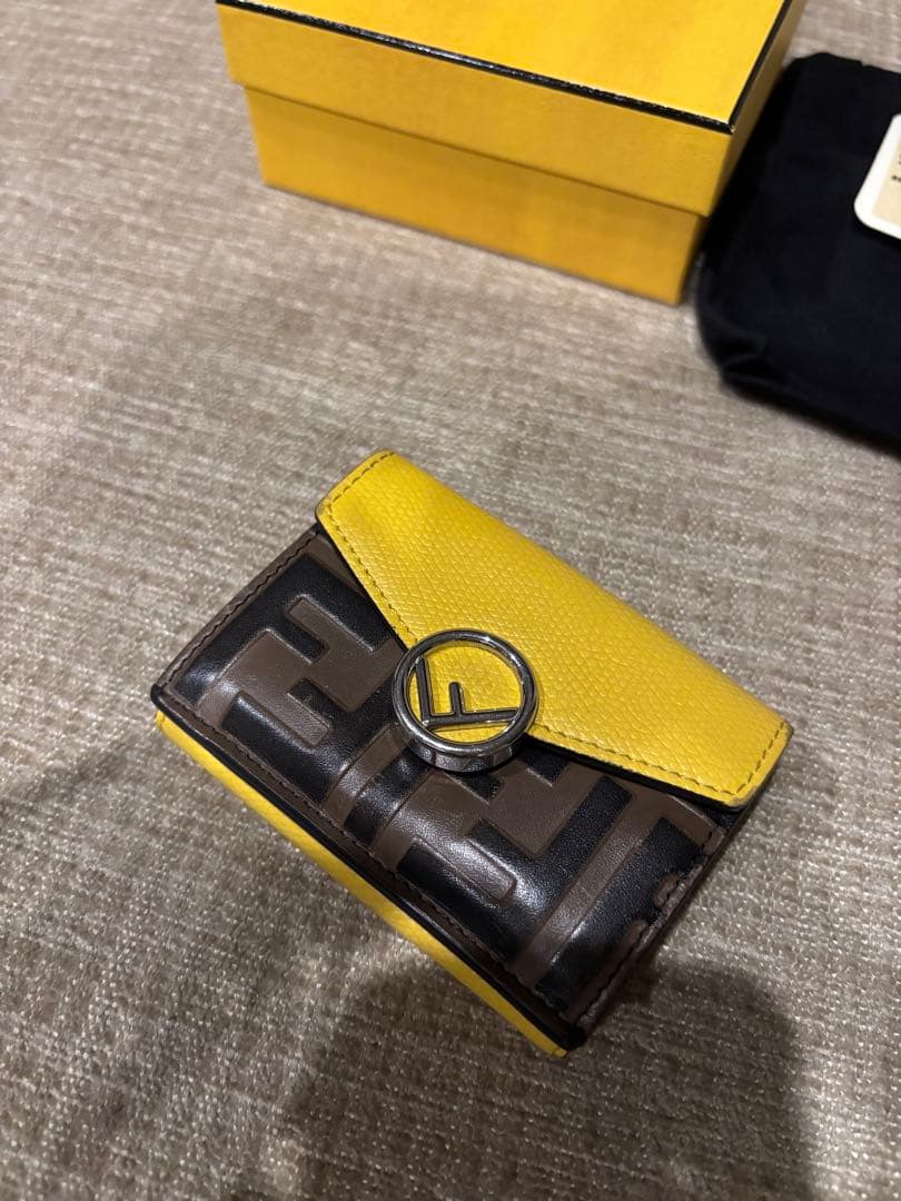 お年玉SALE⭐︎FENDI ミニウォレット 三つ折り財布 イエロー/ブラウン