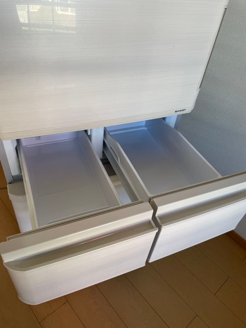 SHARP ホワイト 4ドア冷蔵庫 上部冷却方式　値下げしました⭐︎