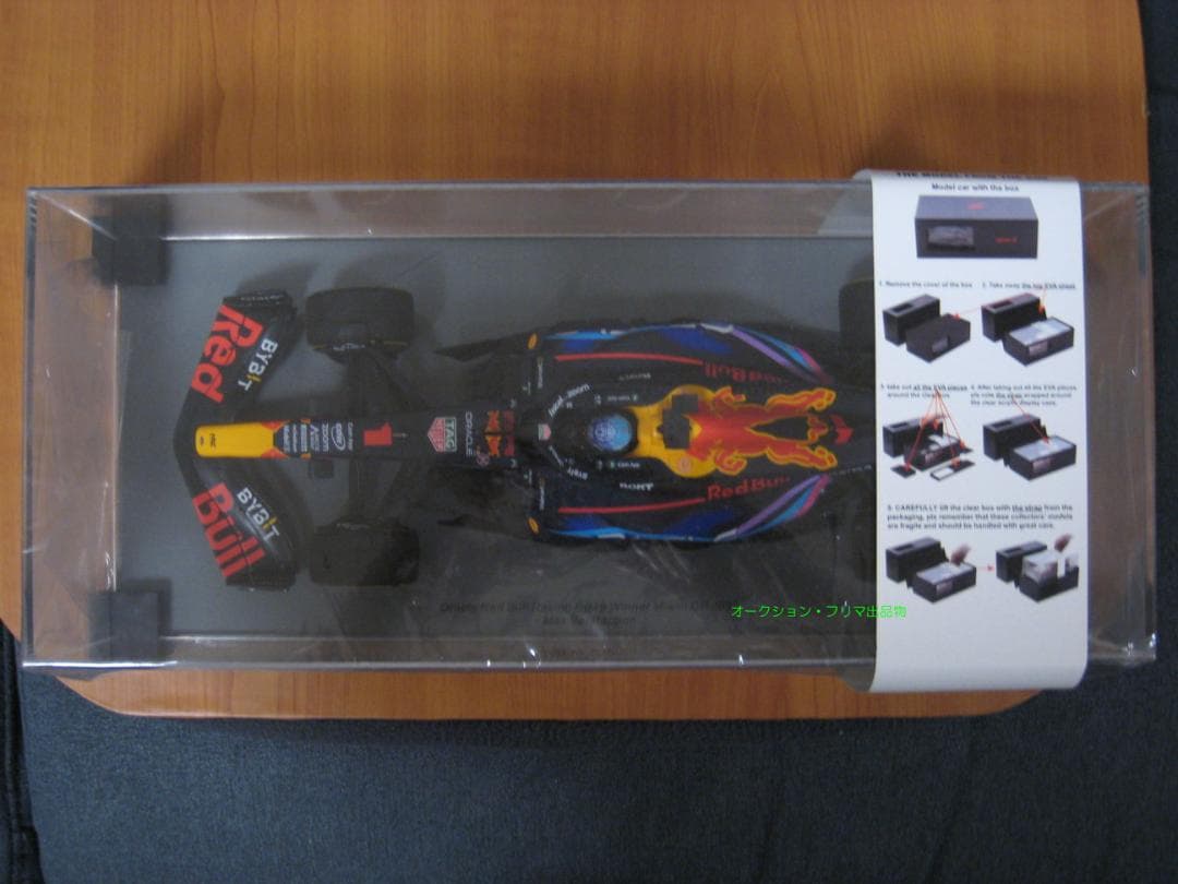 レッドブルRB19　マイアミGP仕様　スパーク1/18モデル　フェルスタッペン