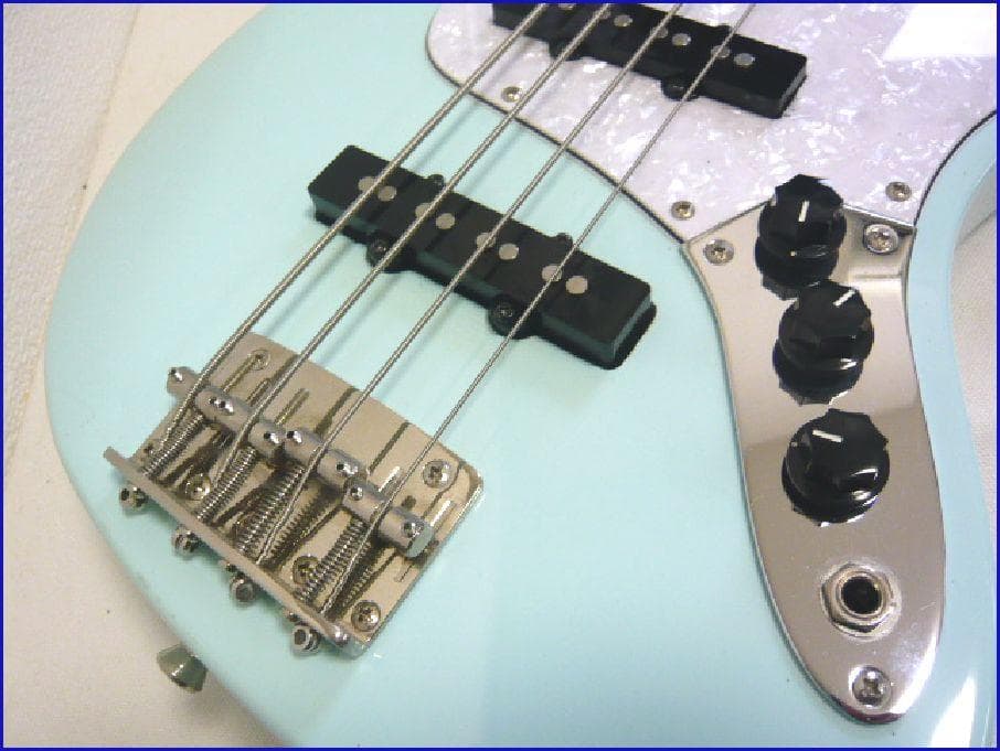 中古・美品 Bacchus WJB-mini ブルー バッカス小さ目の4弦ベース