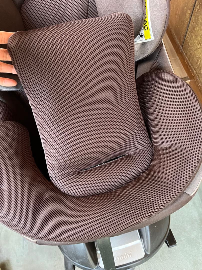 Combi 車用チャイルドシート ブラウン