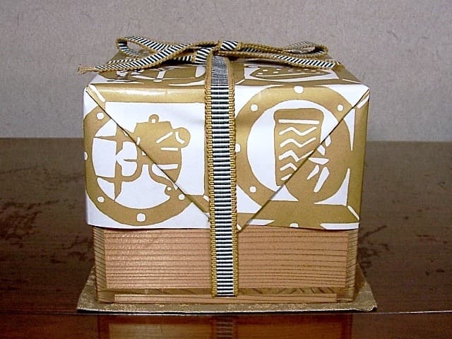 後楽園焼　田中坡石 作　梅花絵　堀江義子画　茶碗　共箱　無傷　保証。