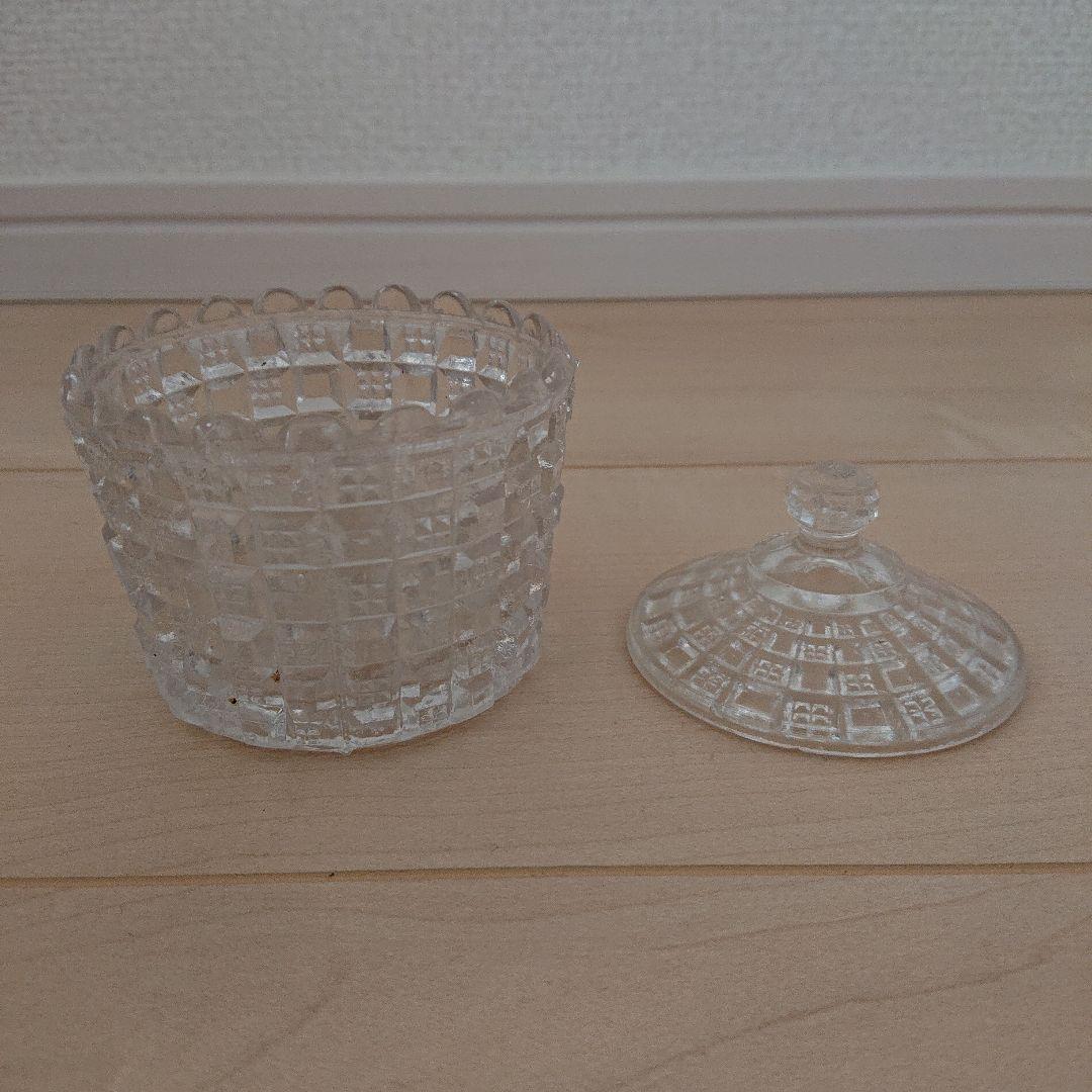 キャンディポット　シュガーポット　ボンボン入れ　プレスガラス　蓋物
