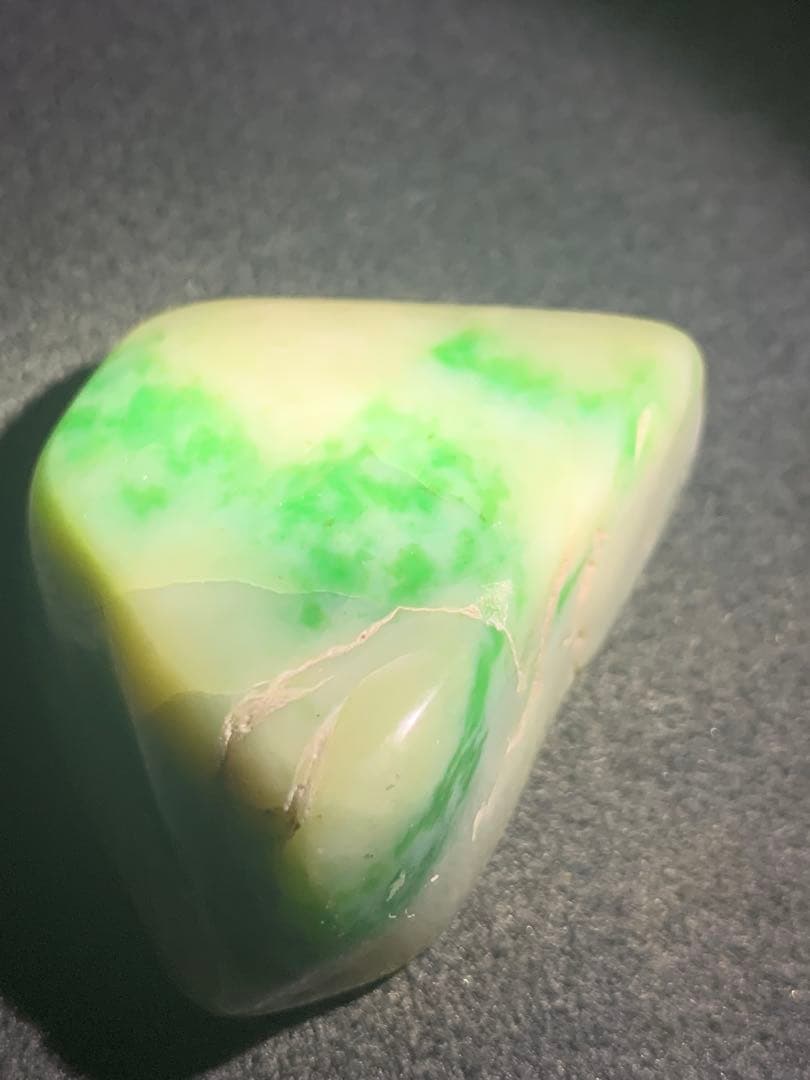 金山谷　極上ろうかん糸魚川翡翠　原石　糸魚川ひすい　コン沢　国産鉱物　水石　根付