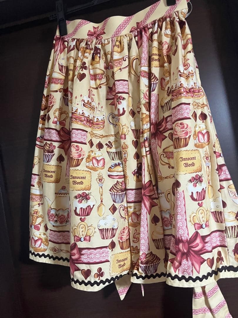 イノセントワールド　ベイクドスイーツ　スカート