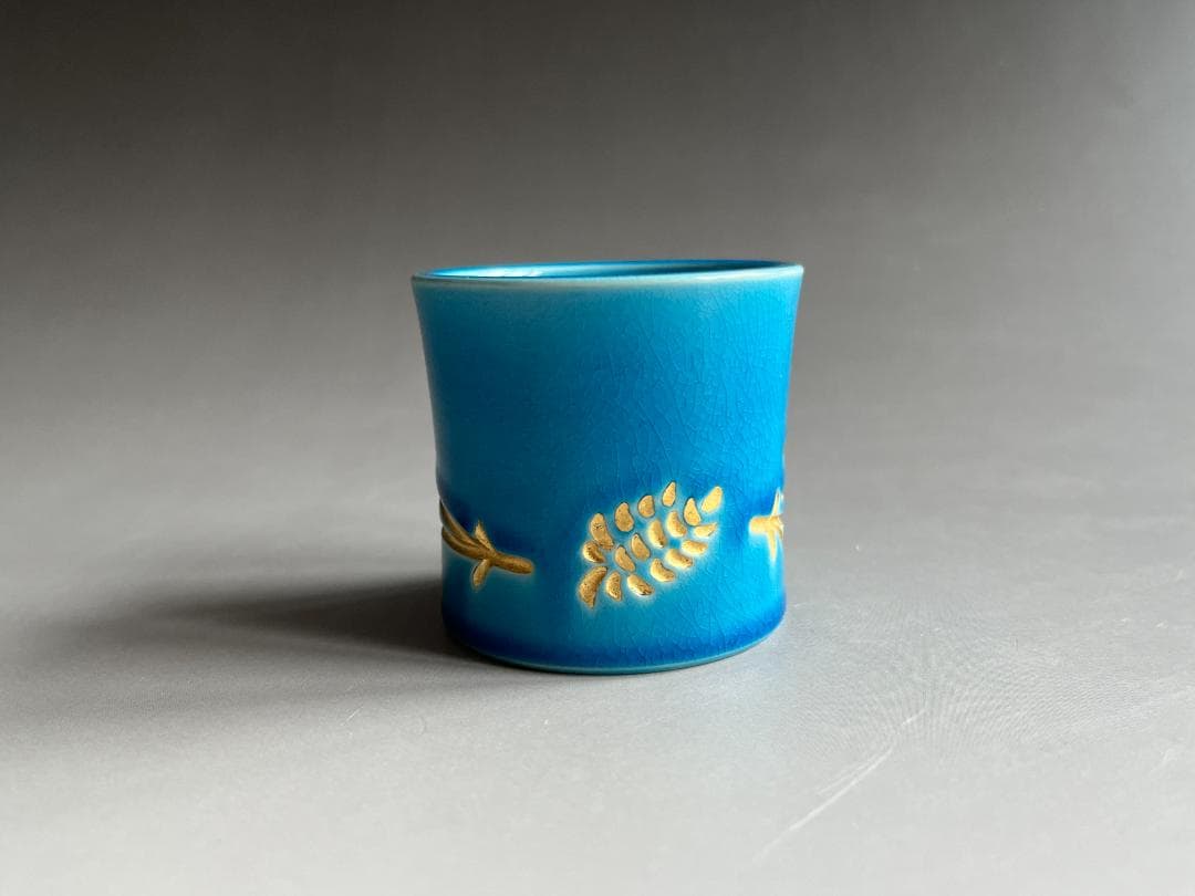 真葛香斎　浅黄松葉散し　蓋置